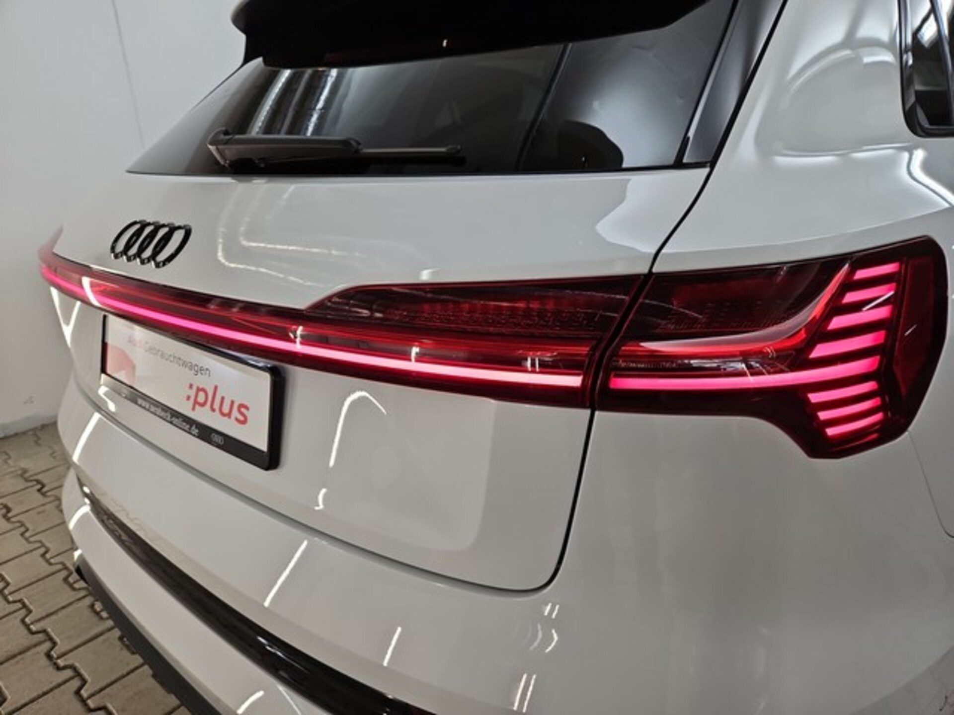 Audi e-tron S line