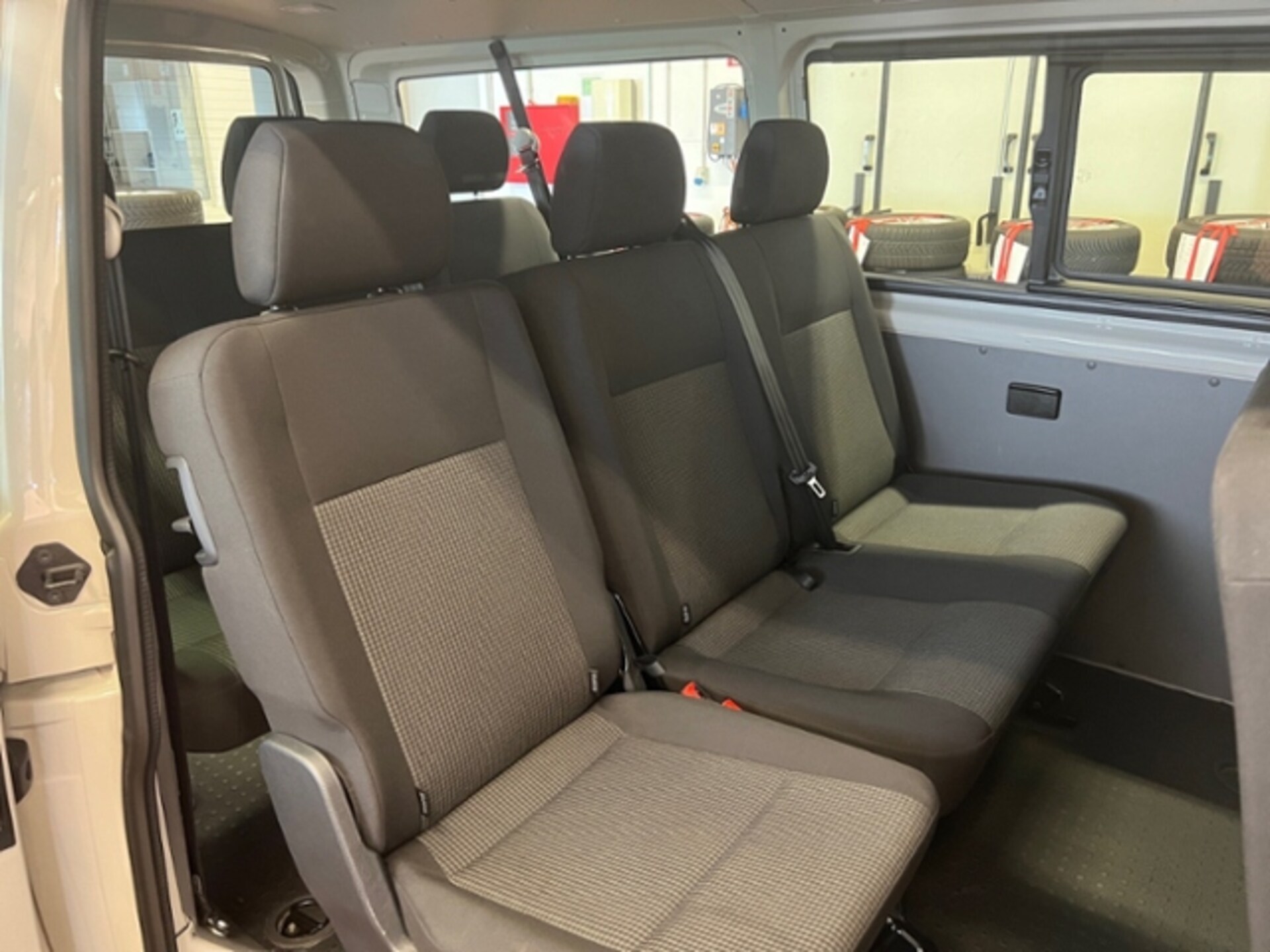 Volkswagen T6.1 Transporter Kombi langer Radstand