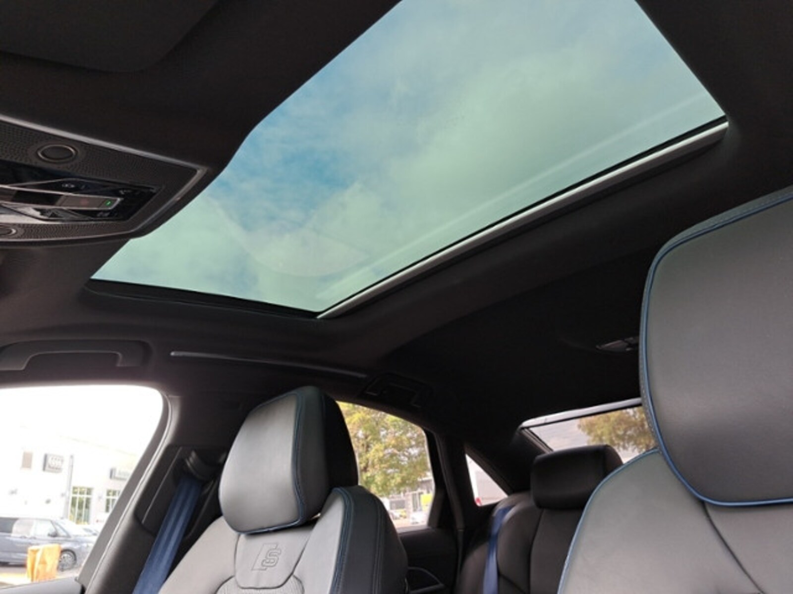 Audi A8 – Bild 12