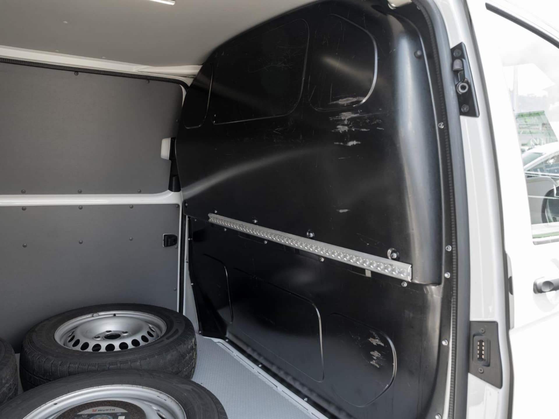 Volkswagen T6.1 Transporter Kasten langer Radstand