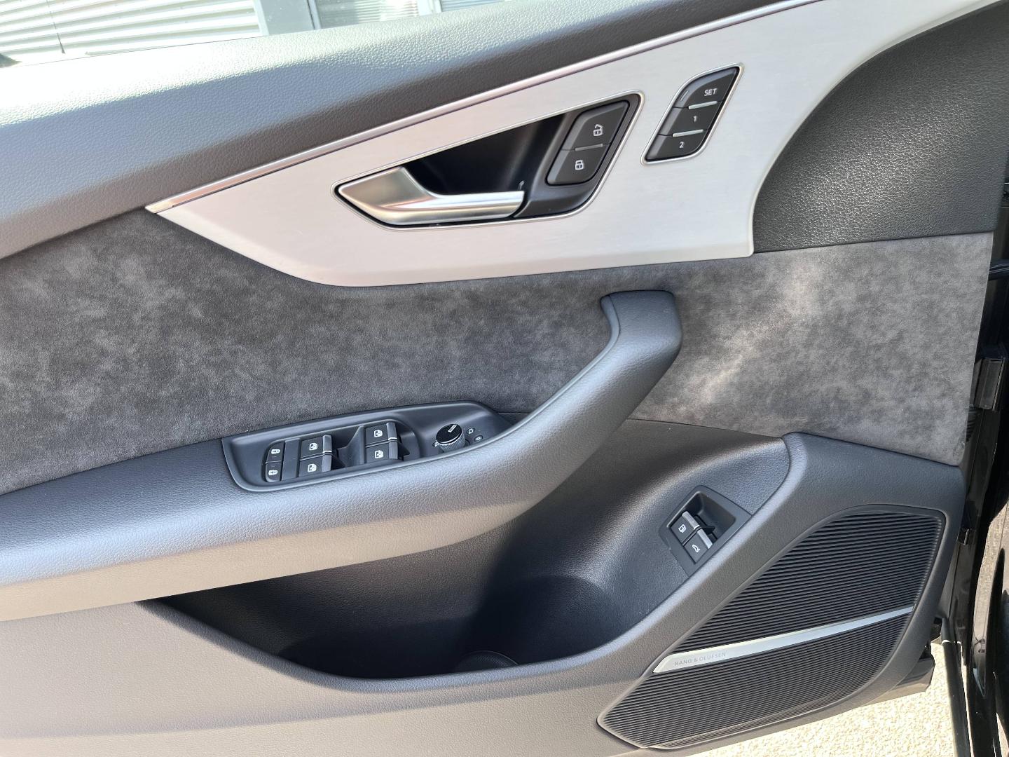 Image about Audi Q8 TFSI e Competition 60 TFSI e quattro 340 kW (462 ch) tiptronic
