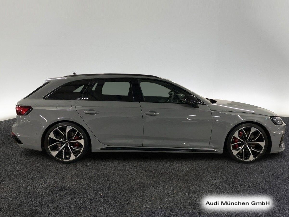 Image about Audi RS 4 Avant TFSI quattro tiptronic