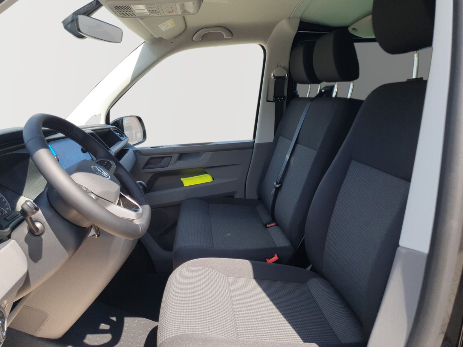 Volkswagen T6.1 Transporter Kombi kurzer Radstand – Bild 3