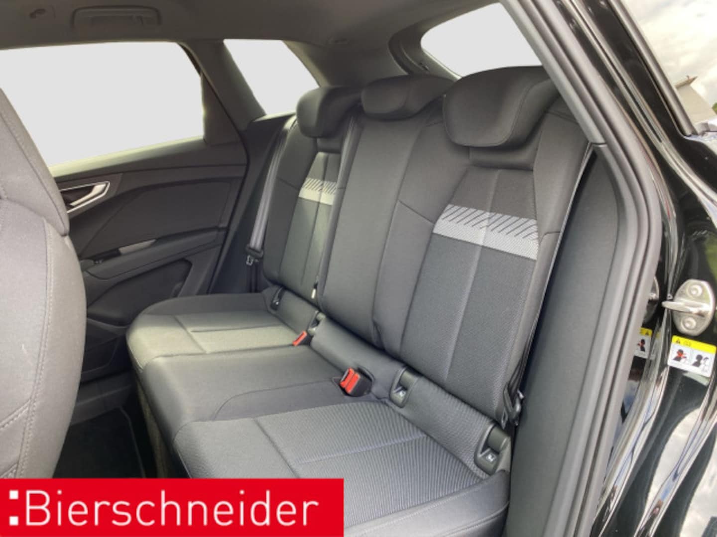 Bild über Audi Q4 e-tron 40 e-tron - für weitere Informationen kontaktieren Sie den Audi Partner