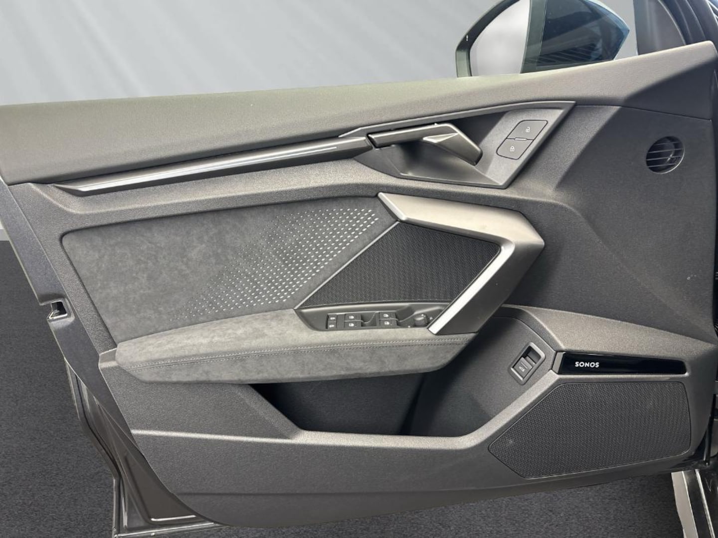 Bild über Audi RS 3 Limousine TFSI quattro 294 kW S tronic - für weitere Informationen kontaktieren Sie den Audi Partner