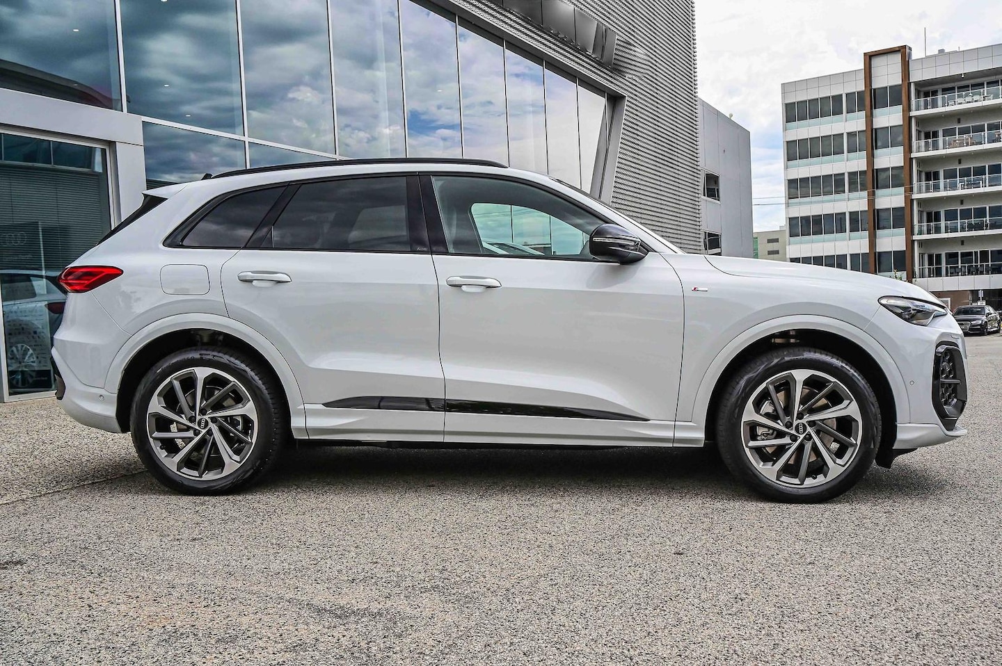Image about Audi Q5 SUV TDI quattro 150 kW sport