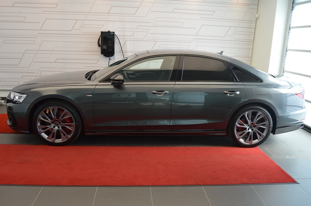 Bild som visar&nbsp;Audi A8 TFSI e&nbsp;A8 60 TFSI e quattro 462 hk tiptronic - för mer information kontakta din Audi Partner