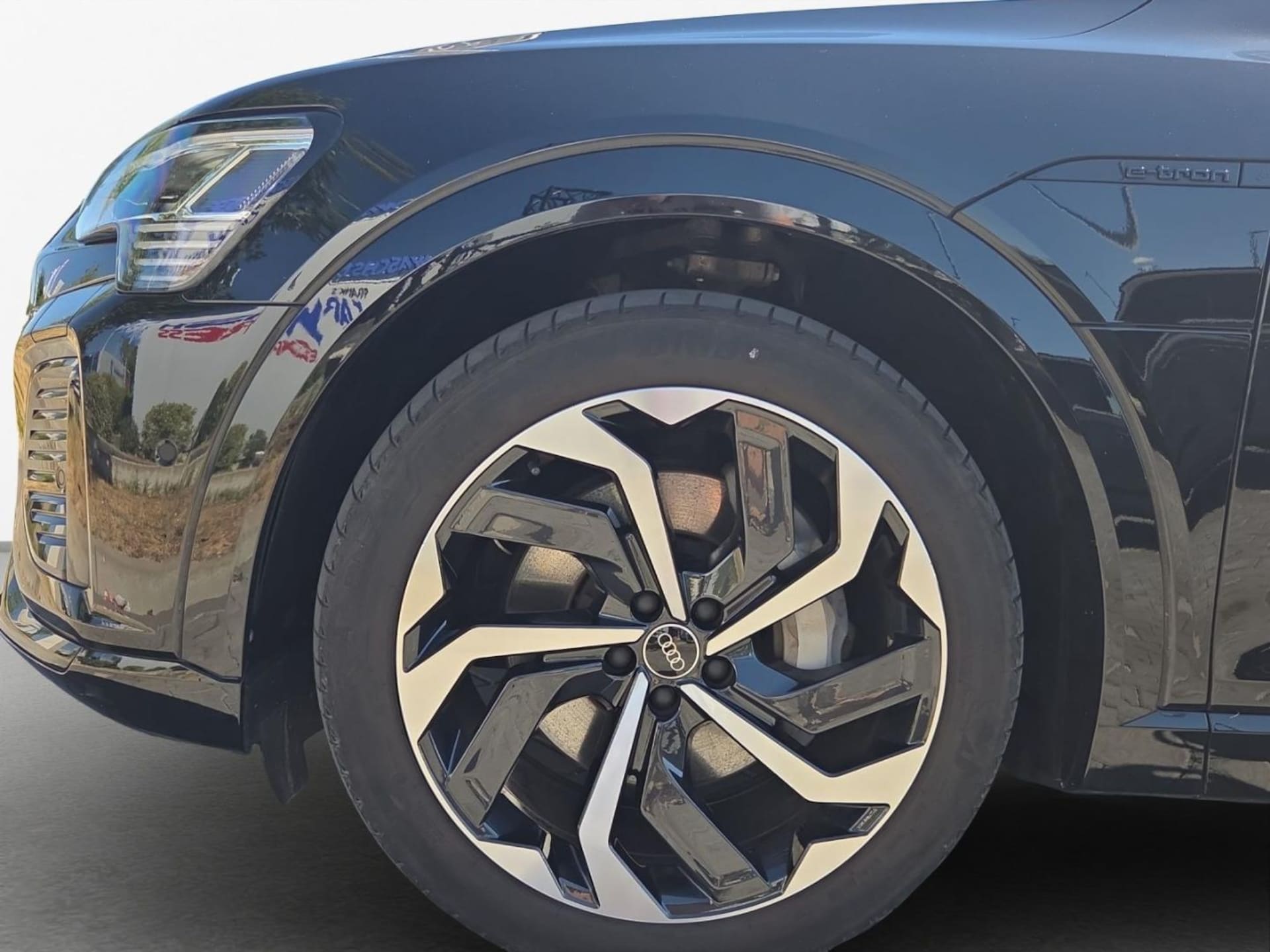 Audi Q8 e-tron S line