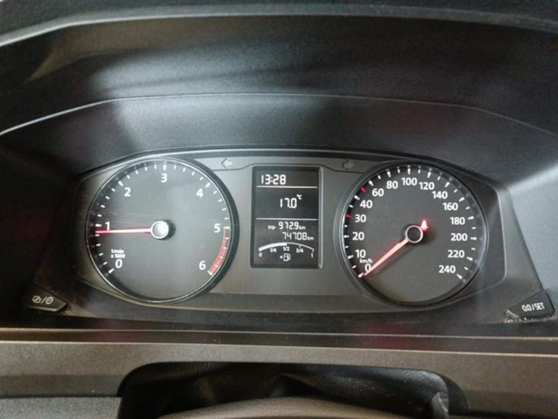 Volkswagen T6 Transporter Kombi langer Radstand