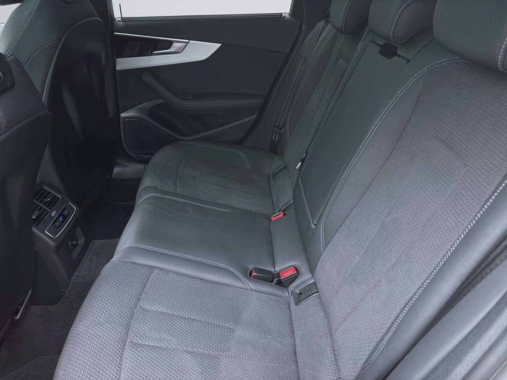 Audi A4 Avant S line