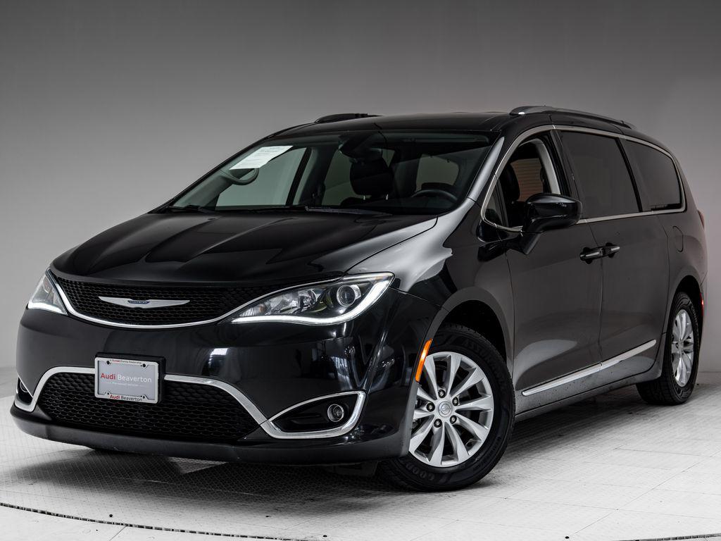 2018 Chrysler Pacifica Touring L's photo