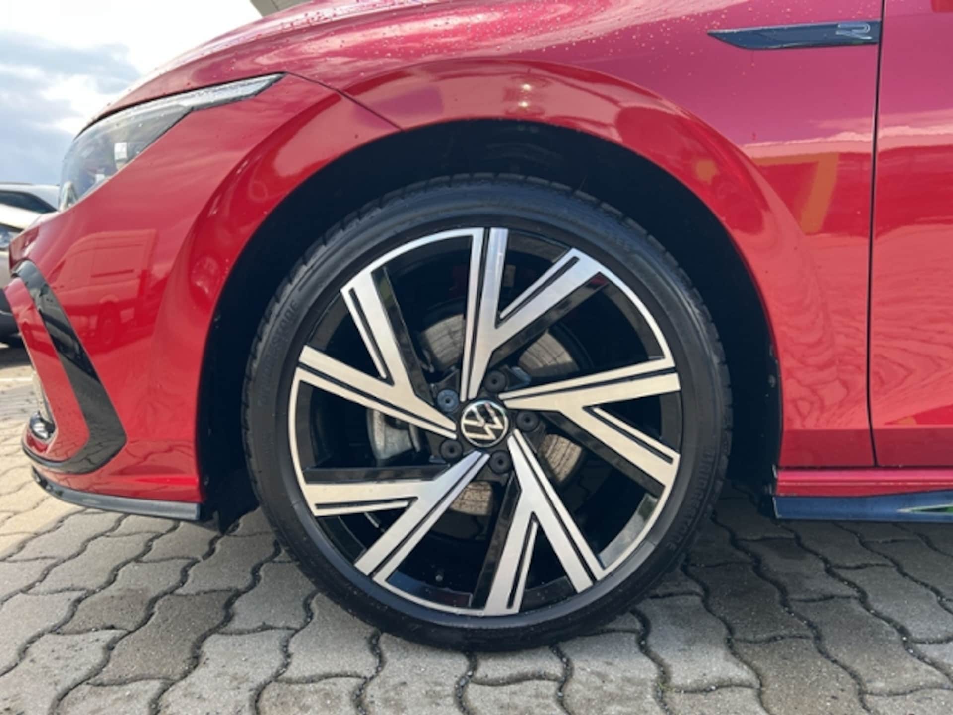 Volkswagen Golf R-Line