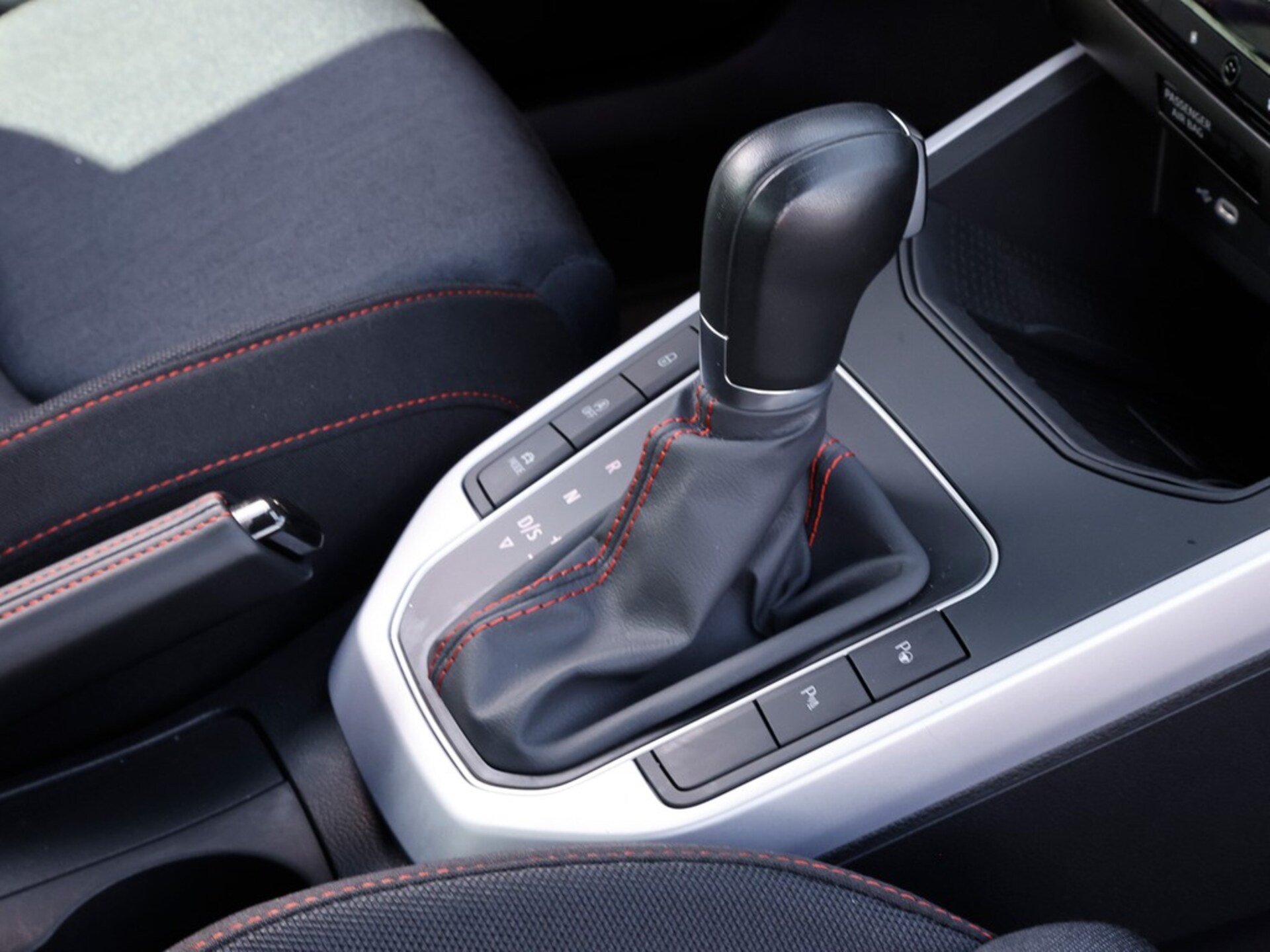 SEAT Arona FR