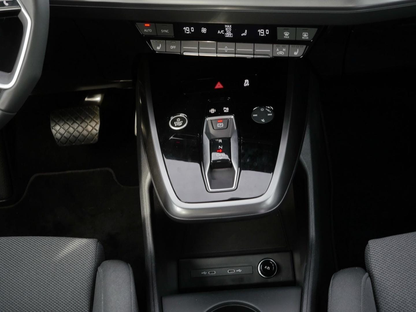 Bild über Audi Q4 e-tron 40 e-tron - für weitere Informationen kontaktieren Sie den Audi Partner