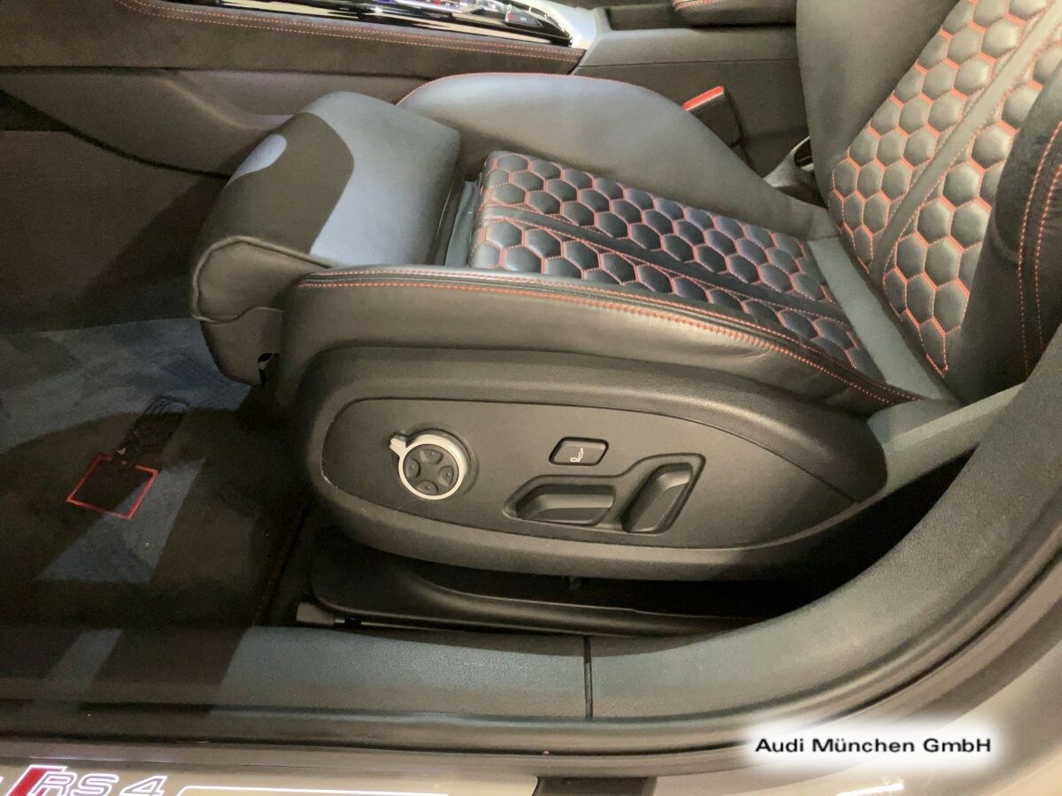 Image about Audi RS 4 Avant TFSI quattro tiptronic