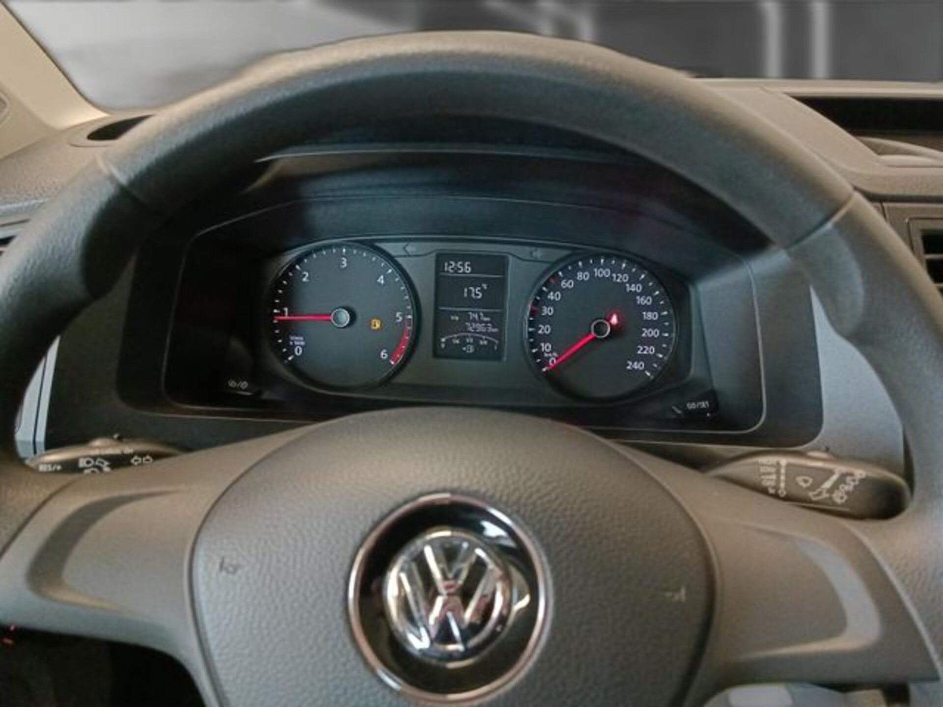 Volkswagen T6 Transporter Kombi langer Radstand