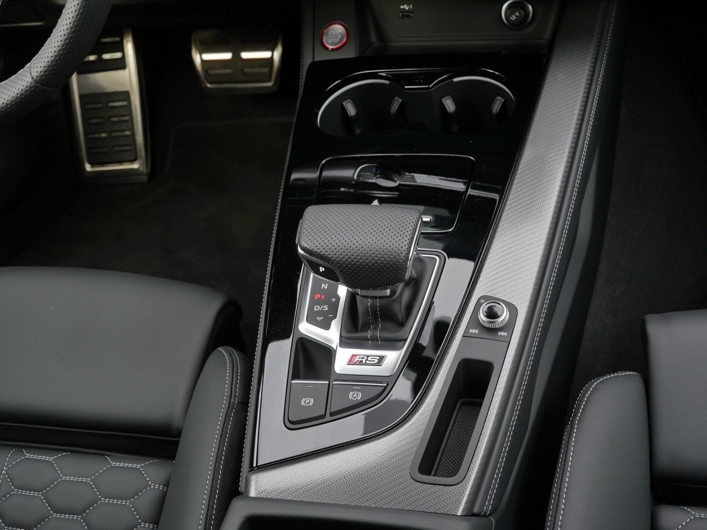 Bild über Audi RS 4 Avant TFSI quattro tiptronic - für weitere Informationen kontaktieren Sie den Audi Partner