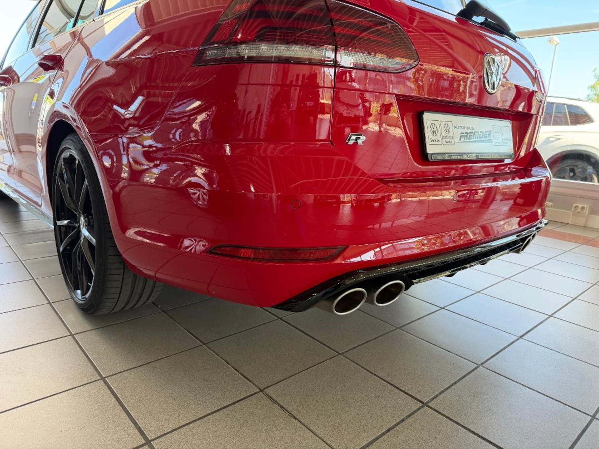 Volkswagen Golf Variant R