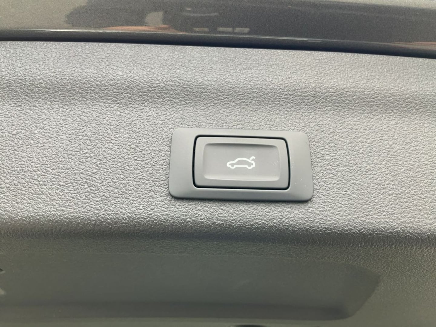 Bild über Audi S6 Avant TDI quattro tiptronic - für weitere Informationen kontaktieren Sie den Audi Partner