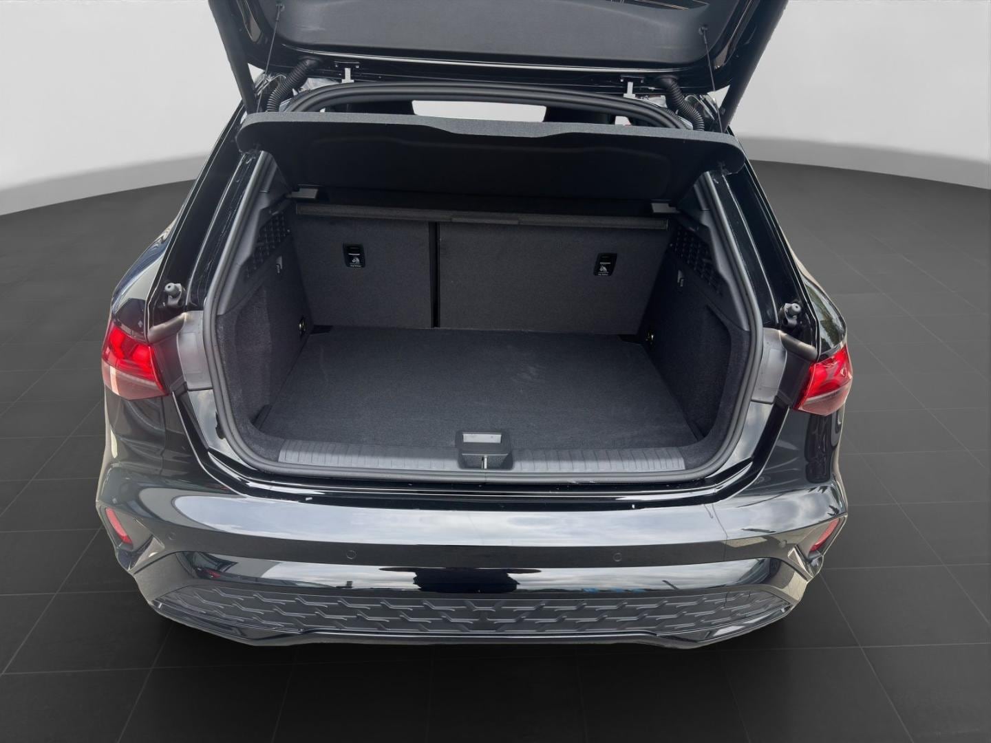 Bild über Audi A3 Sportback TFSI quattro S tronic - für weitere Informationen kontaktieren Sie den Audi Partner