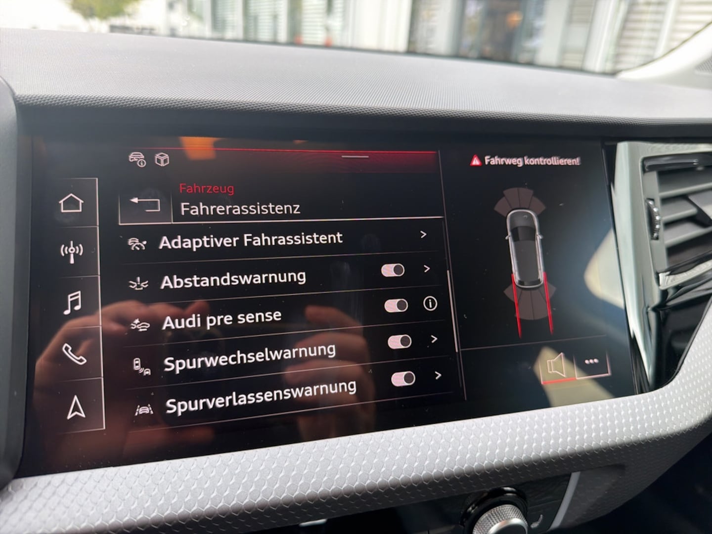Bild über Audi A1 Sportback S line 40 TFSI S tronic - für weitere Informationen kontaktieren Sie den Audi Partner