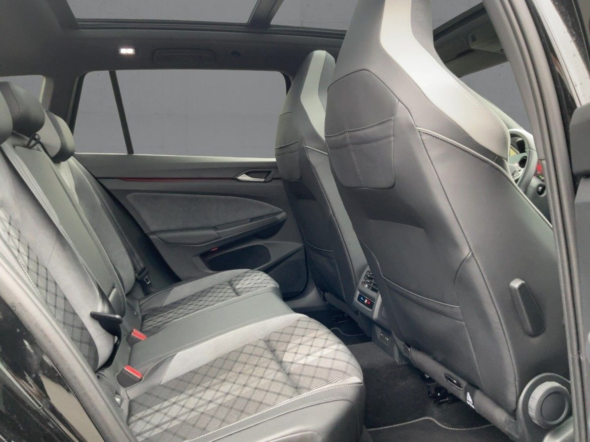 Volkswagen Golf Variant R-Line