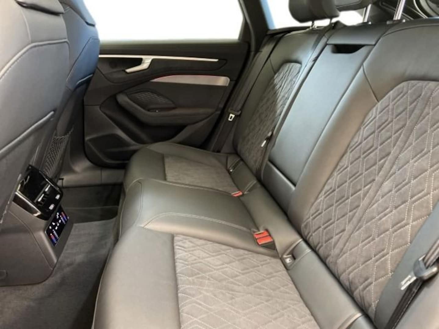 Bild über Audi A6 Avant TDI quattro 150 kW S tronic - für weitere Informationen kontaktieren Sie den Audi Partner