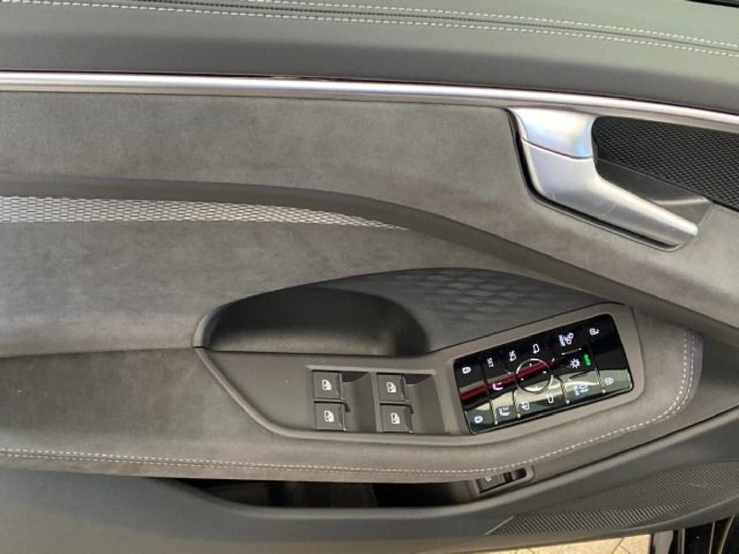 Bild über Audi A6 Avant TDI quattro 150 kW S tronic - für weitere Informationen kontaktieren Sie den Audi Partner