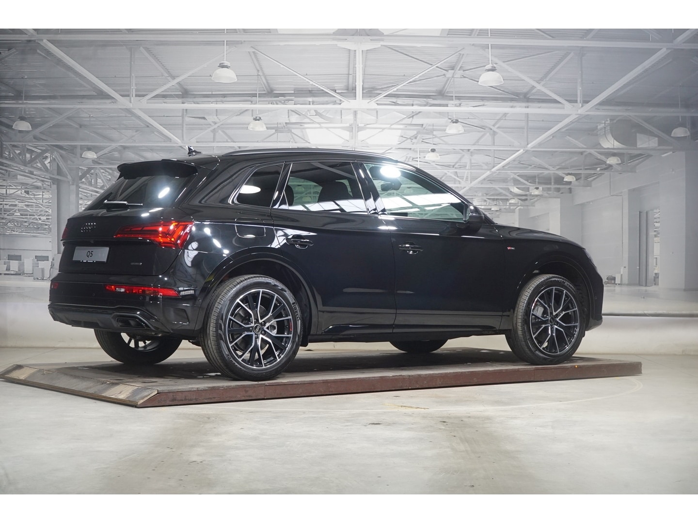 Image about Audi Q5 TFSI e S line business 55 TFSI e quattro S tronic