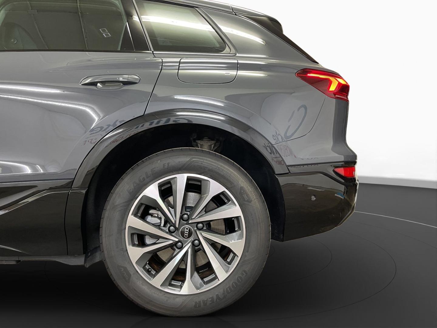 Image about Audi Q6 SUV e-tron e-tron quattro