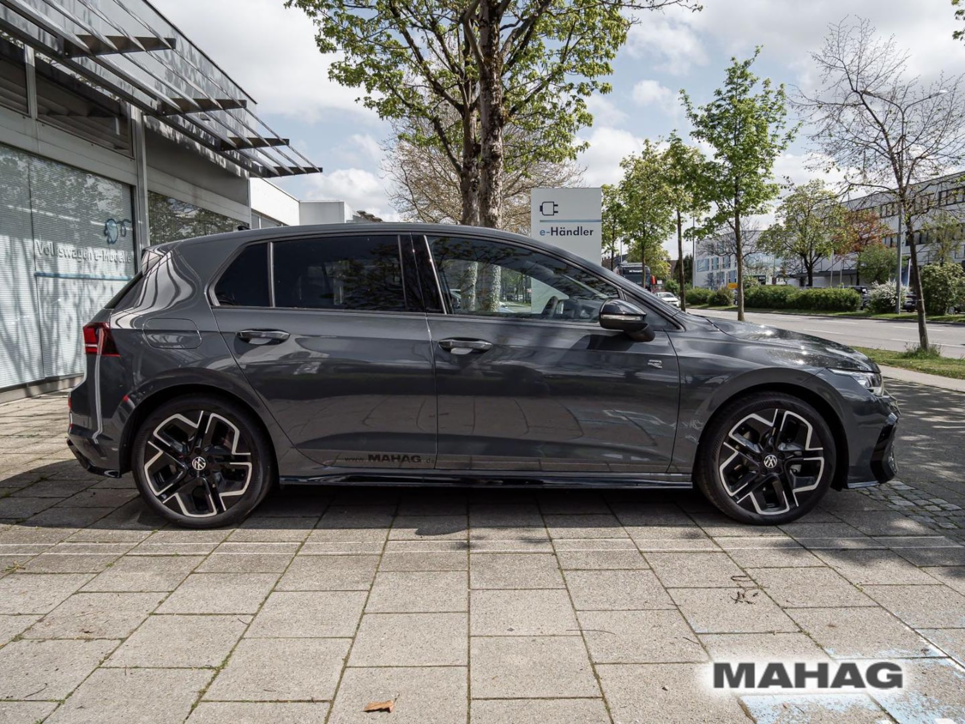 Volkswagen Golf R-Line