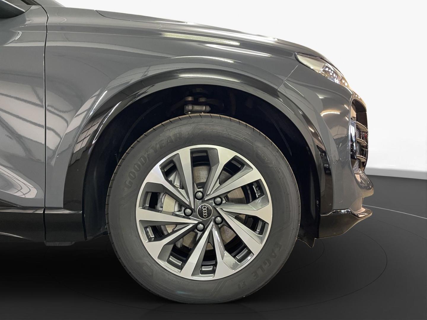 Image about Audi Q6 SUV e-tron e-tron quattro