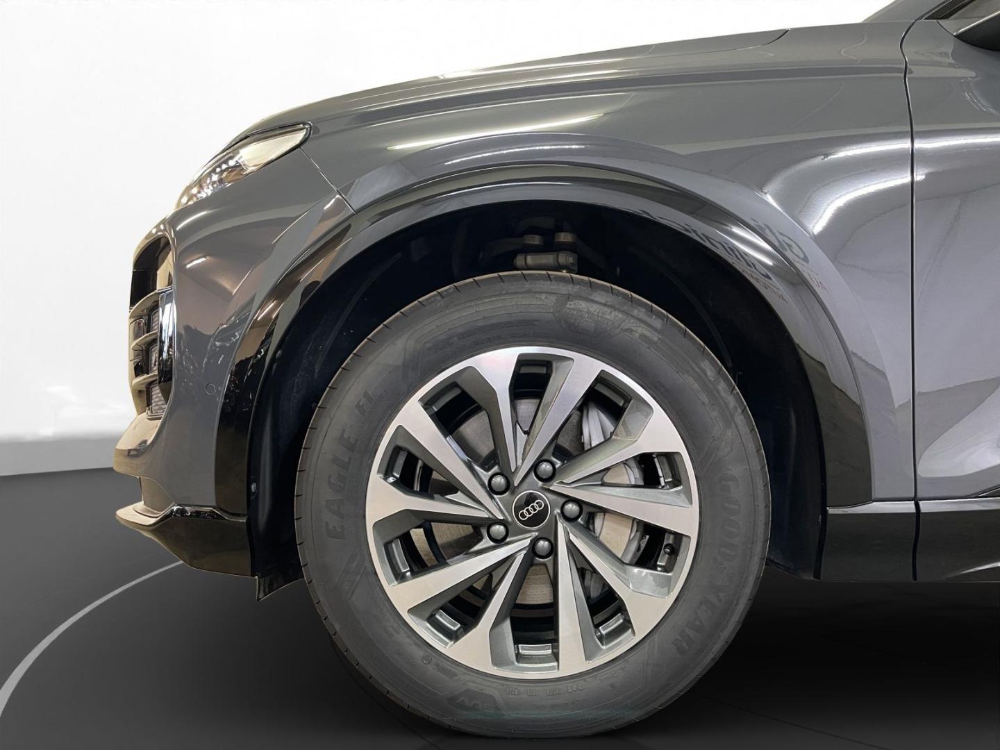 Image about Audi Q6 SUV e-tron e-tron quattro