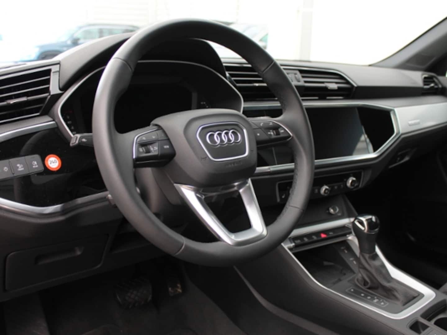 Bild über Audi Q3 Sportback S line 40 TFSI quattro S tronic - für weitere Informationen kontaktieren Sie den Audi Partner