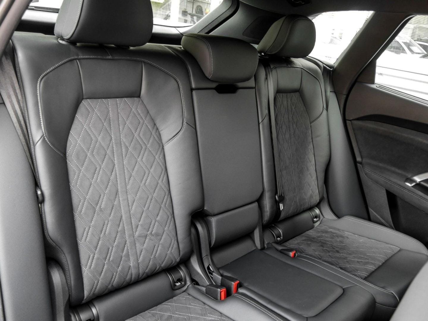 Bild über Audi Q5 SUV TDI quattro 150 kW S tronic - für weitere Informationen kontaktieren Sie den Audi Partner