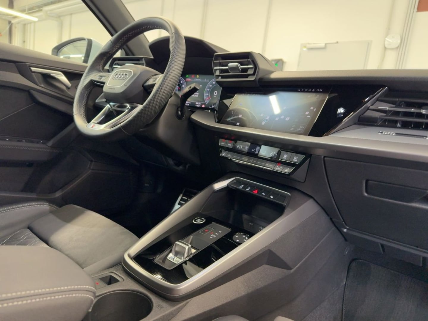 Bild über Audi A3 Sportback S line 35 TFSI S tronic - für weitere Informationen kontaktieren Sie den Audi Partner