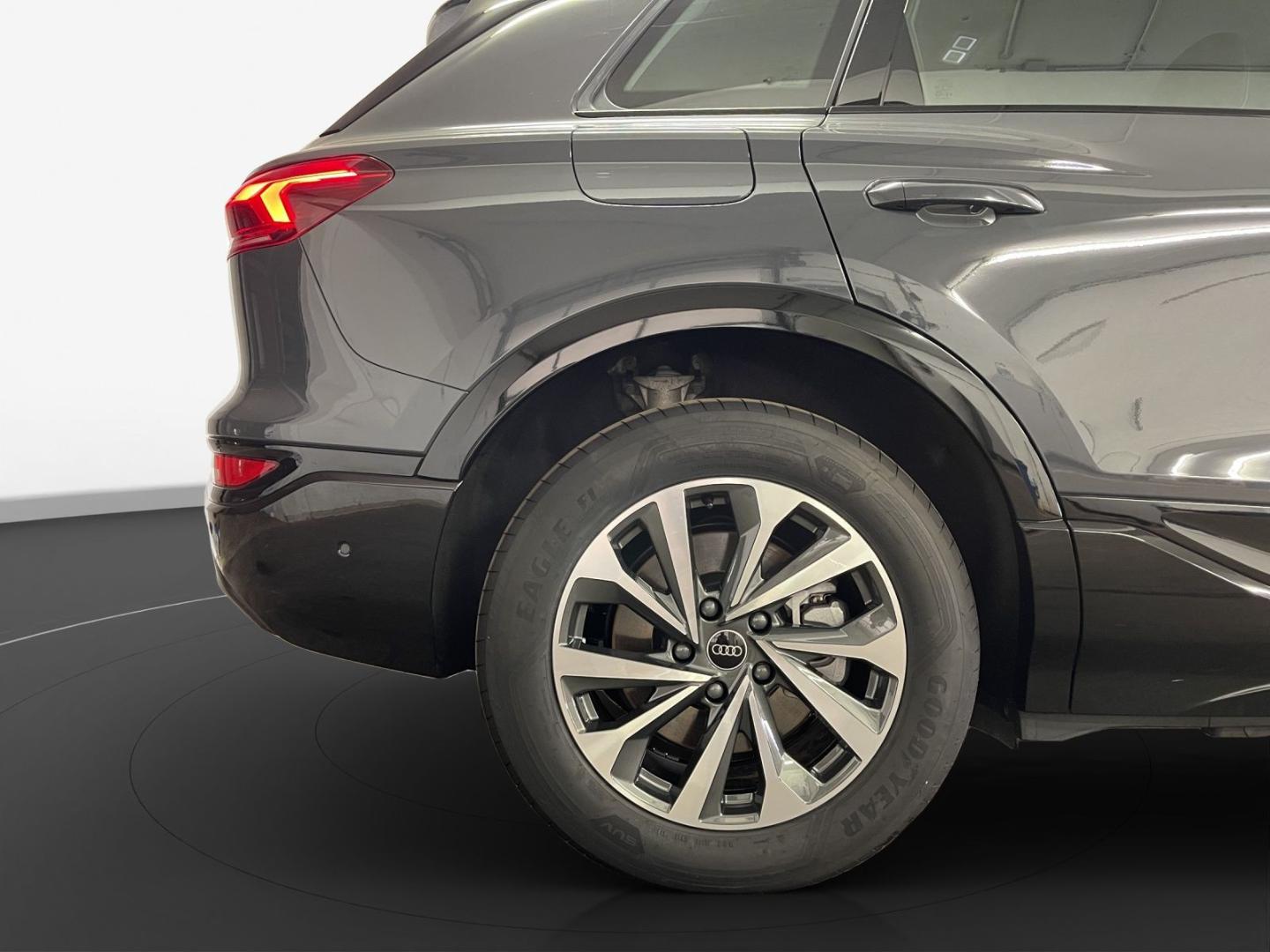 Image about Audi Q6 SUV e-tron e-tron quattro