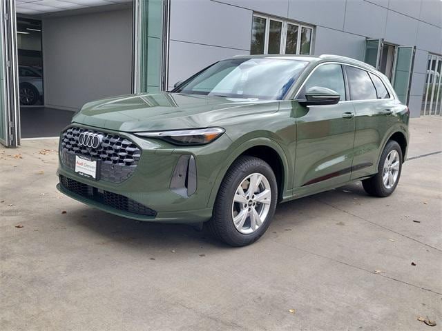 2025 Audi Q5 Premium's photo