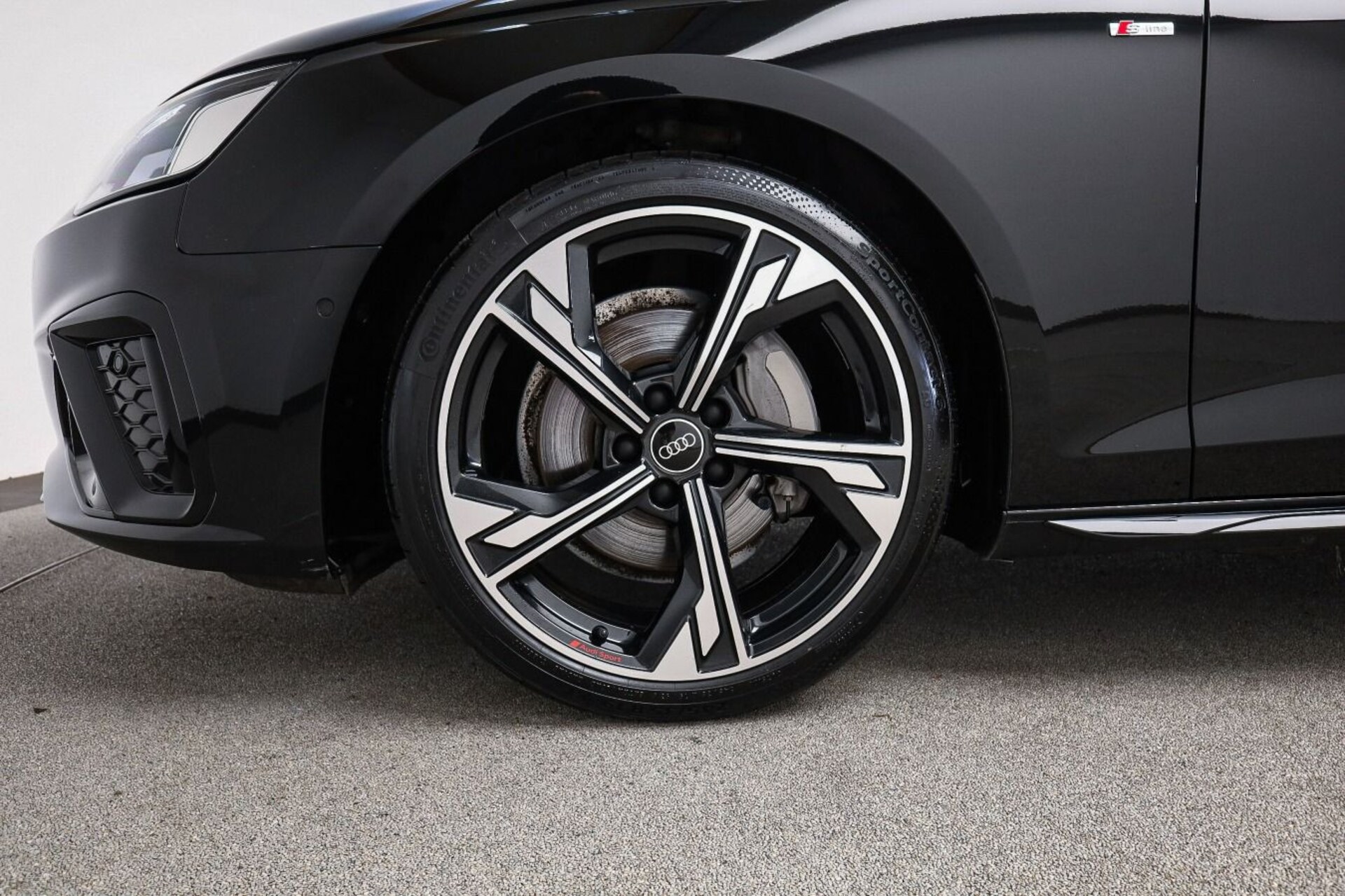 Audi A4 Avant S line