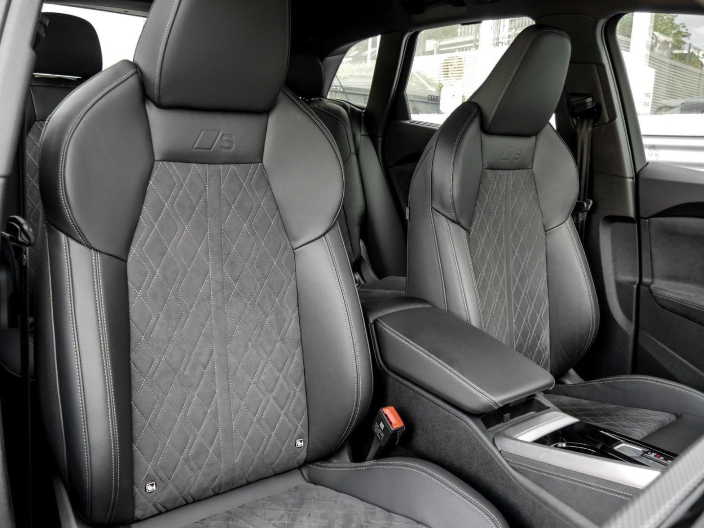 Bild über Audi Q5 SUV TDI quattro 150 kW S tronic - für weitere Informationen kontaktieren Sie den Audi Partner
