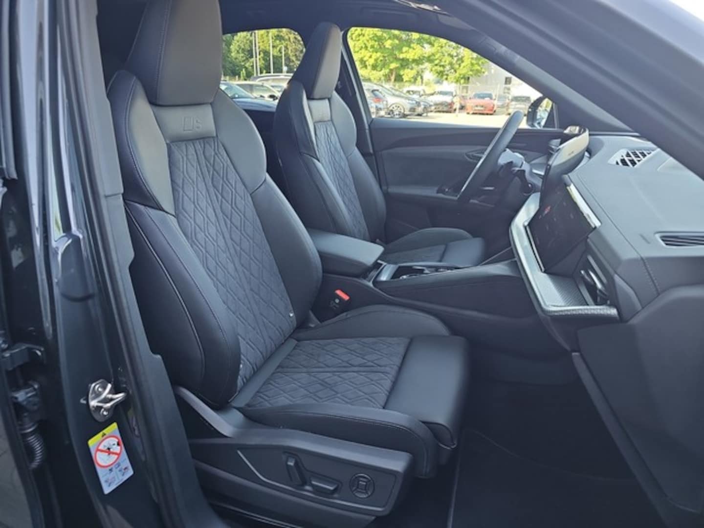 Bild über Audi Q5 Sportback TDI quattro 150 kW S tronic - für weitere Informationen kontaktieren Sie den Audi Partner