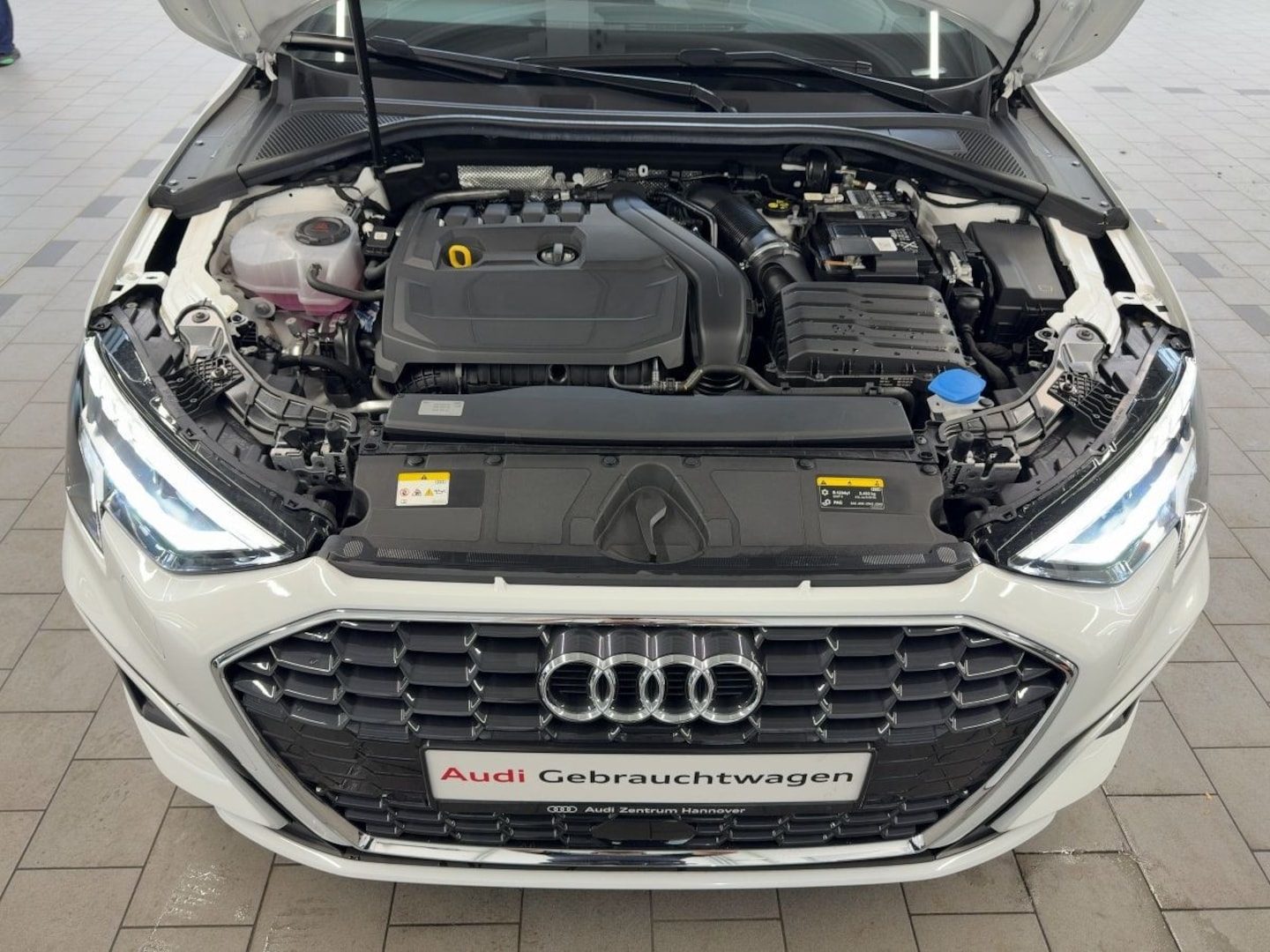Bild über Audi A3 Sportback S line 35 TFSI S tronic - für weitere Informationen kontaktieren Sie den Audi Partner