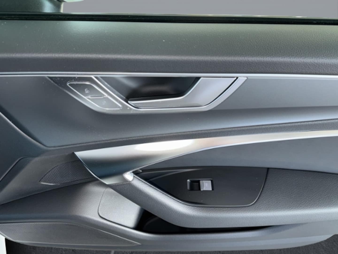 Bild über Audi A6 Avant S line 40 TDI quattro S tronic - für weitere Informationen kontaktieren Sie den Audi Partner