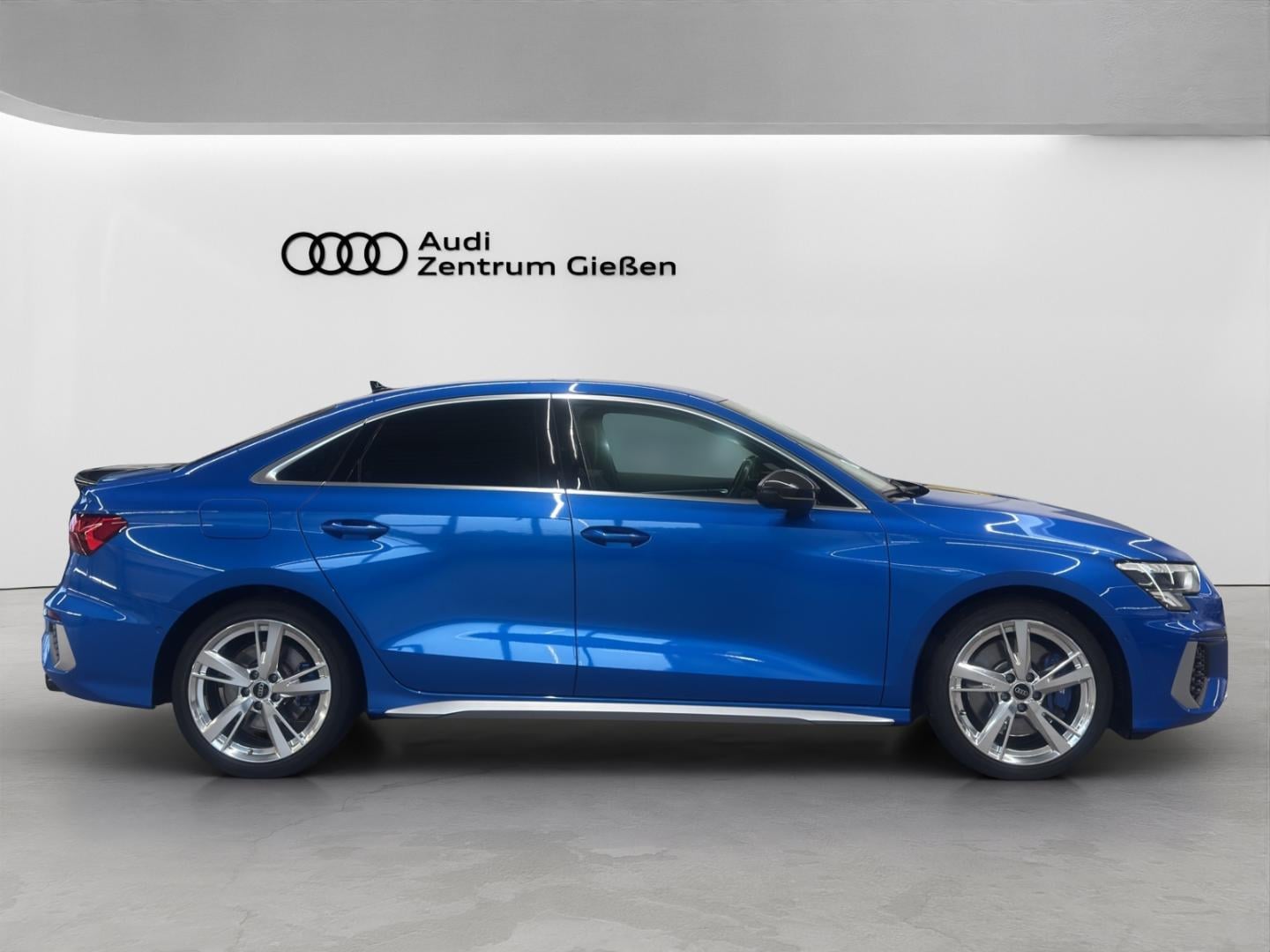 Bild über Audi S3 Limousine TFSI quattro S tronic - für weitere Informationen kontaktieren Sie den Audi Partner