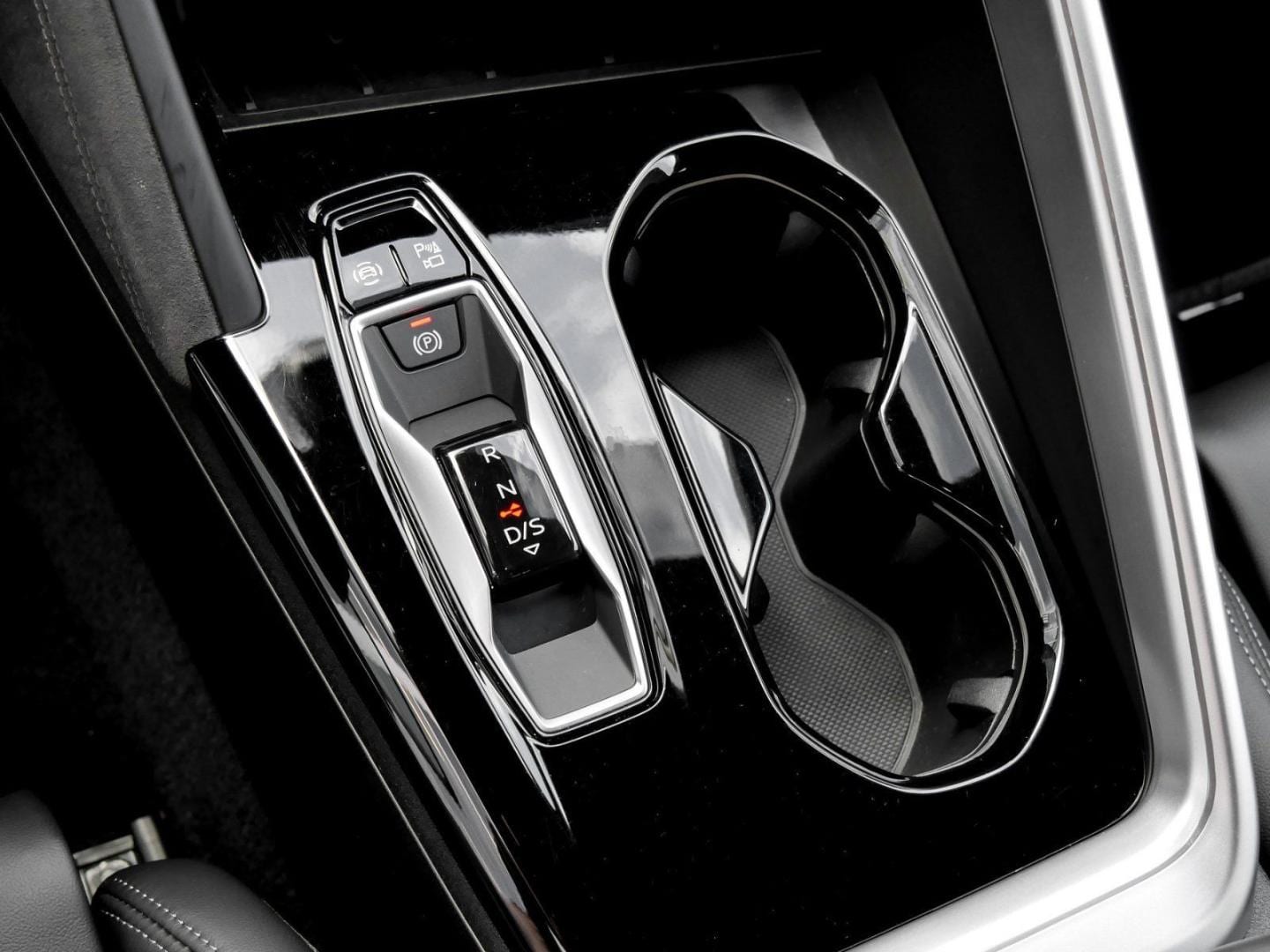Bild über Audi Q5 SUV TDI quattro 150 kW S tronic - für weitere Informationen kontaktieren Sie den Audi Partner