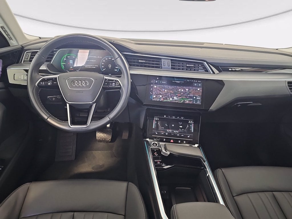 Immagine di Audi Q8 Sportback e-tron 55 e-tron quattro 300,00 kW - Vista: for more details contact your dealer