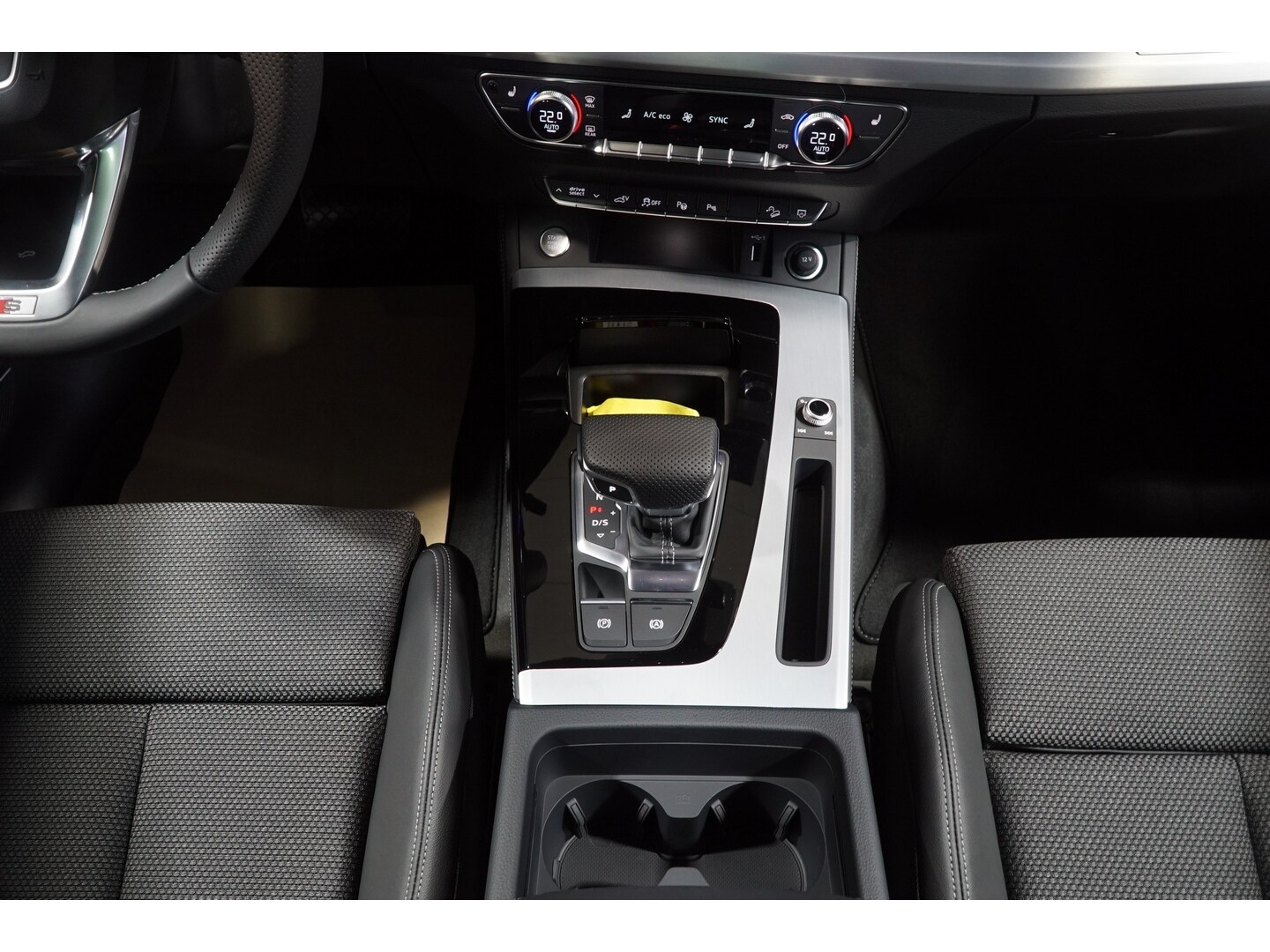 Image about Audi Q5 TFSI e S line business 55 TFSI e quattro S tronic