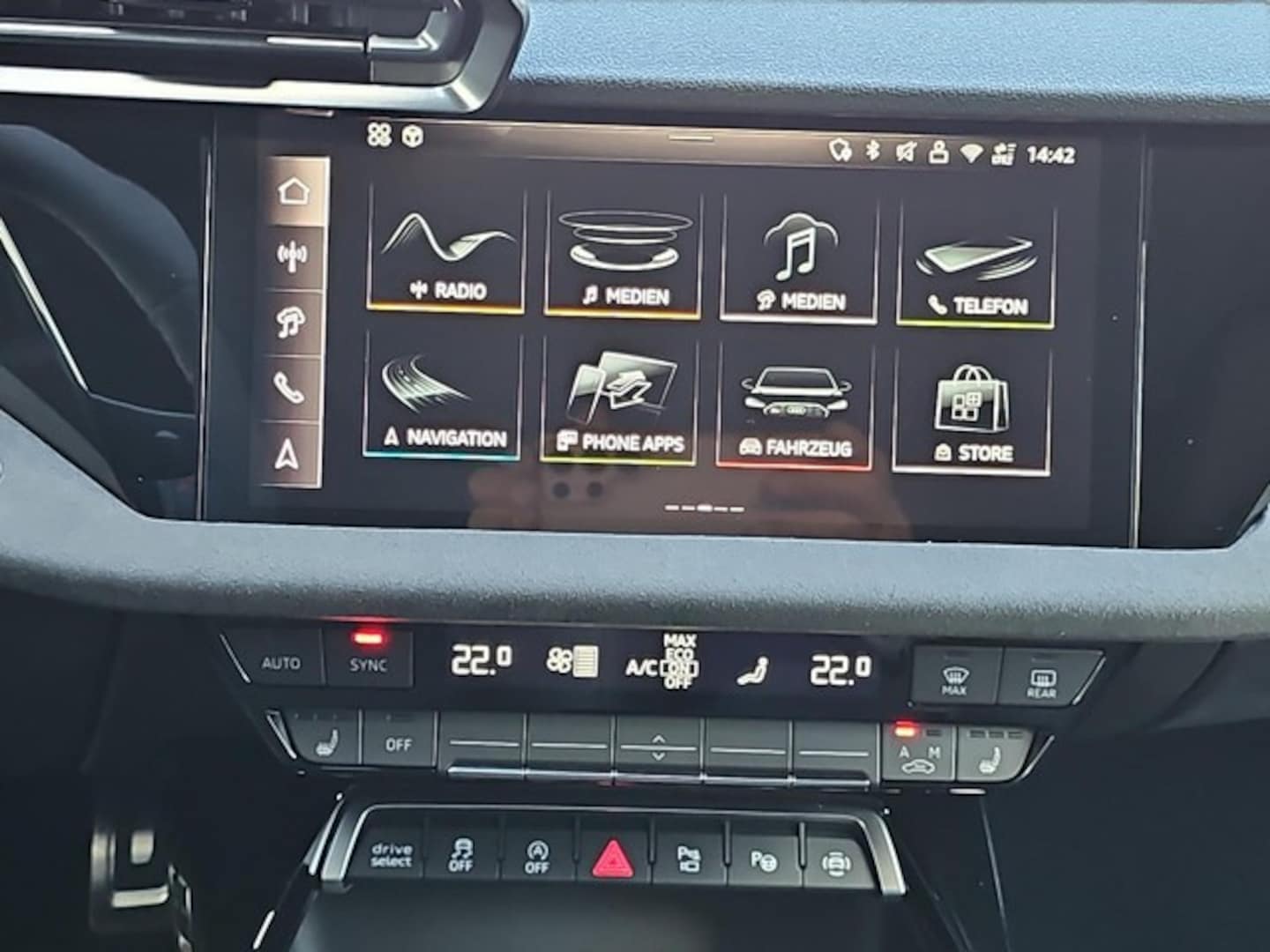 Bild über Audi RS 3 Limousine TFSI quattro 294 kW S tronic - für weitere Informationen kontaktieren Sie den Audi Partner