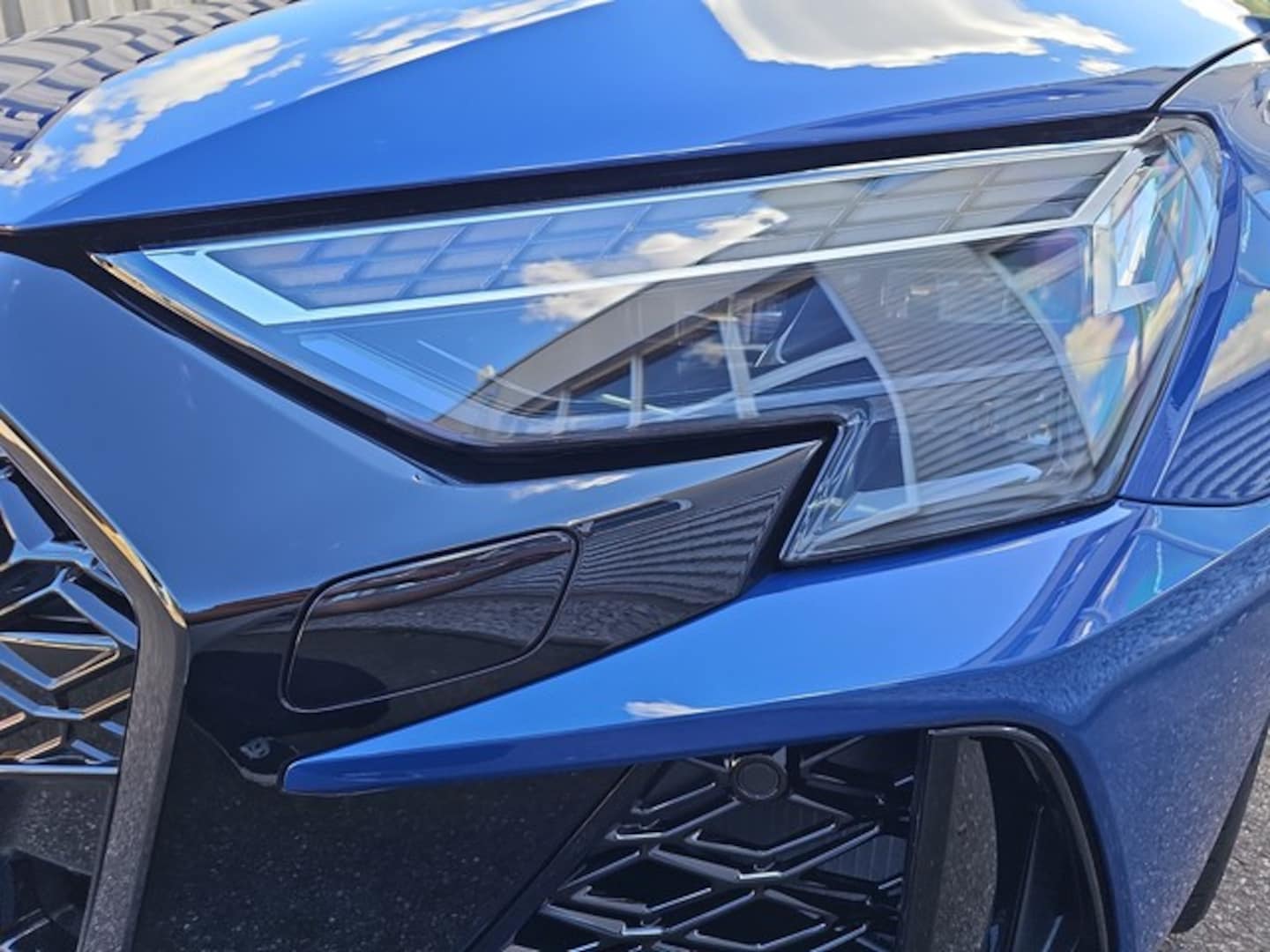 Bild über Audi RS 3 Limousine TFSI quattro 294 kW S tronic - für weitere Informationen kontaktieren Sie den Audi Partner