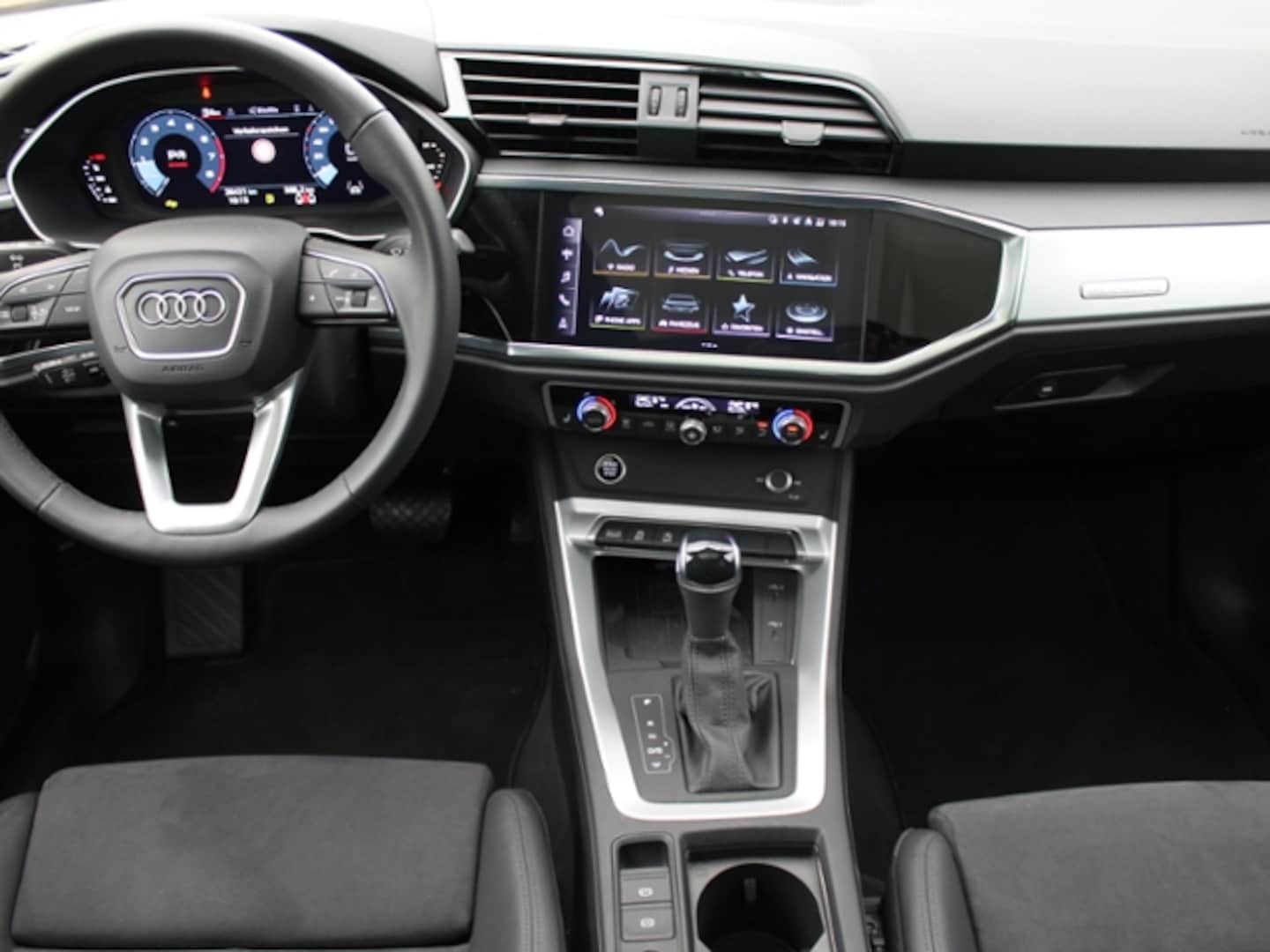 Bild über Audi Q3 Sportback S line 40 TFSI quattro S tronic - für weitere Informationen kontaktieren Sie den Audi Partner